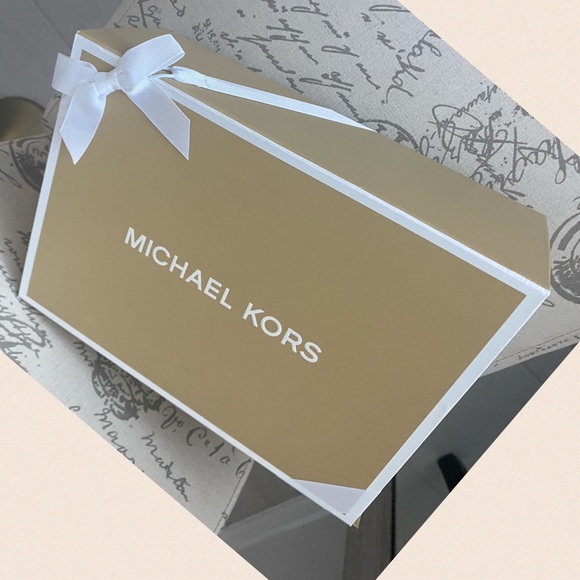 ⭐️MICHAEL KORS⭐️Authentic Gift Box & Bow - Picture 5 of 8